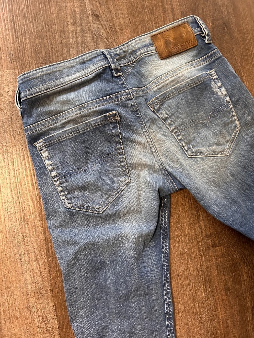 Diesel Thavar wash 008W7 EUC distressed modern light slim straight jeans 29 28